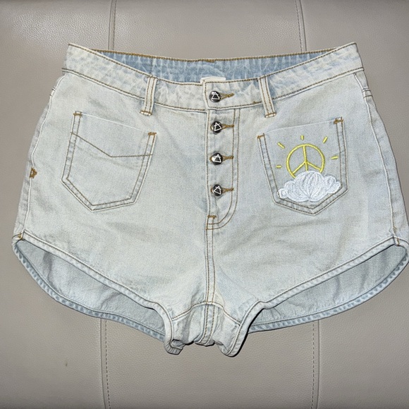 Some Days Lovin Women's‎ High Rise Embroidered Denim Shorts Size 29 - Picture 2 of 9